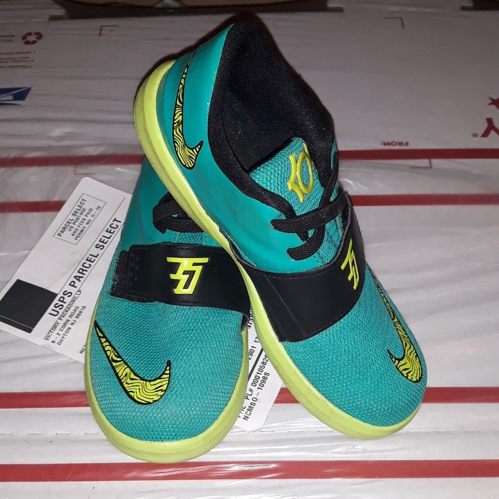 Nike - Picture 2 of 3